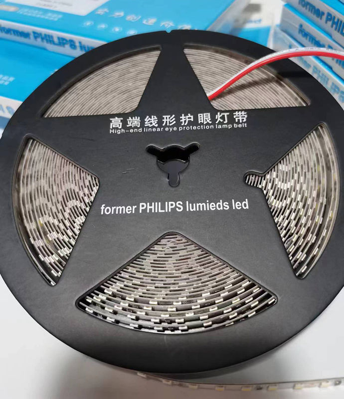 환경 친화적 LED 스트립 라이트 쿨 하얀 CCT 6000K 6500K 준비 주식 무게 0.18kg