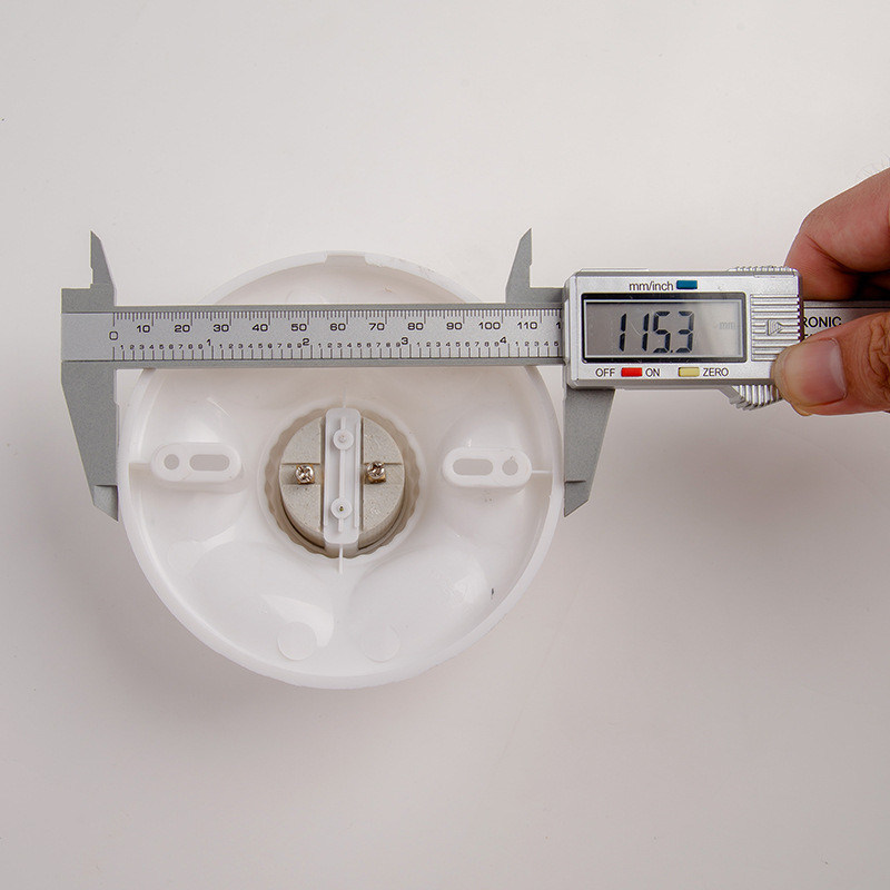 흰색 평면 램프 베이스 천장 220V 등급 전압의 E27형 나사형 램프 홀더